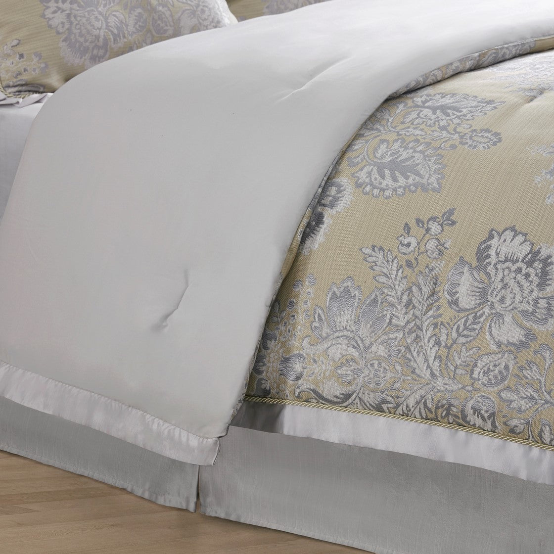 Loretta 4 Piece Comforter Set