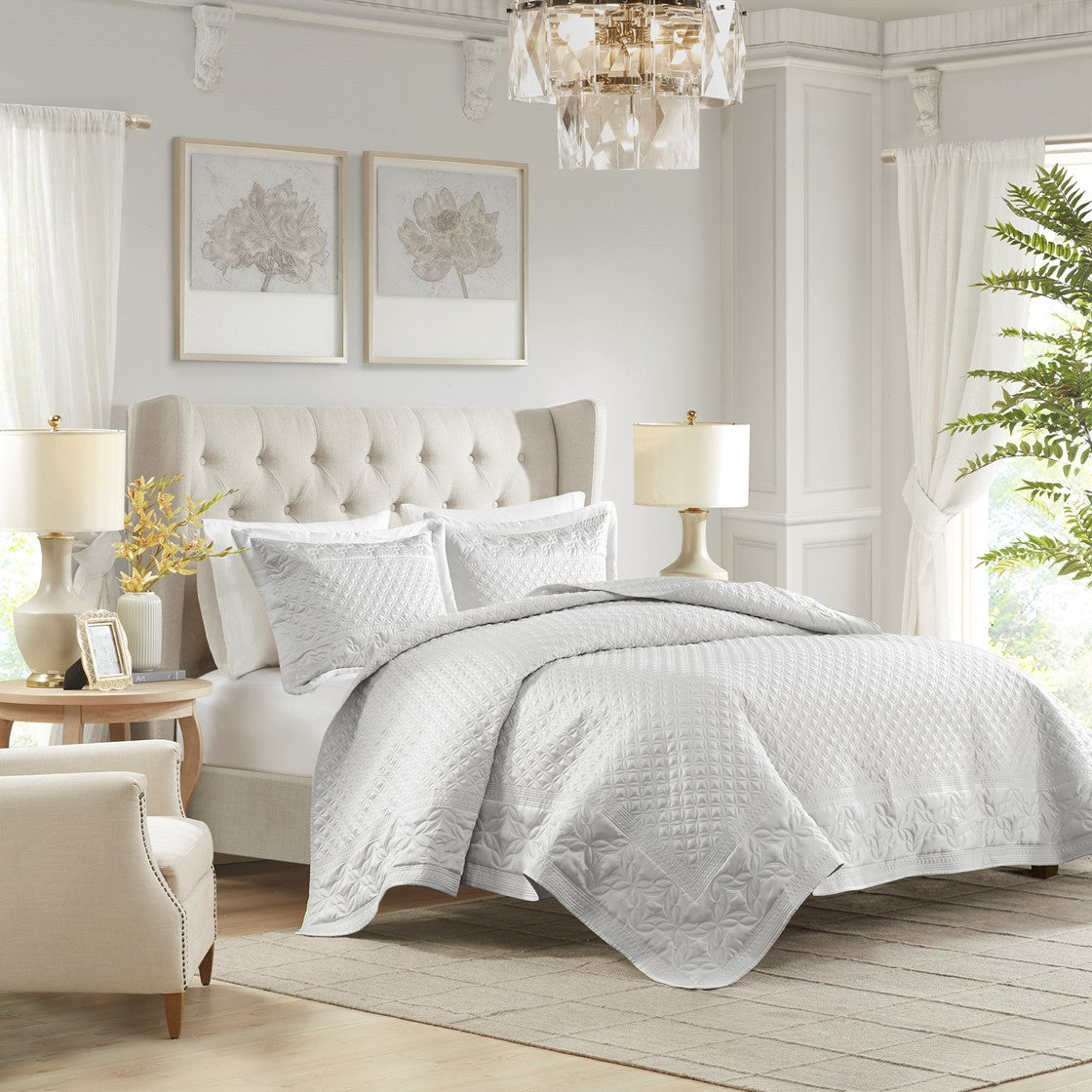 Versailles 3 Piece Grey Quilt Set