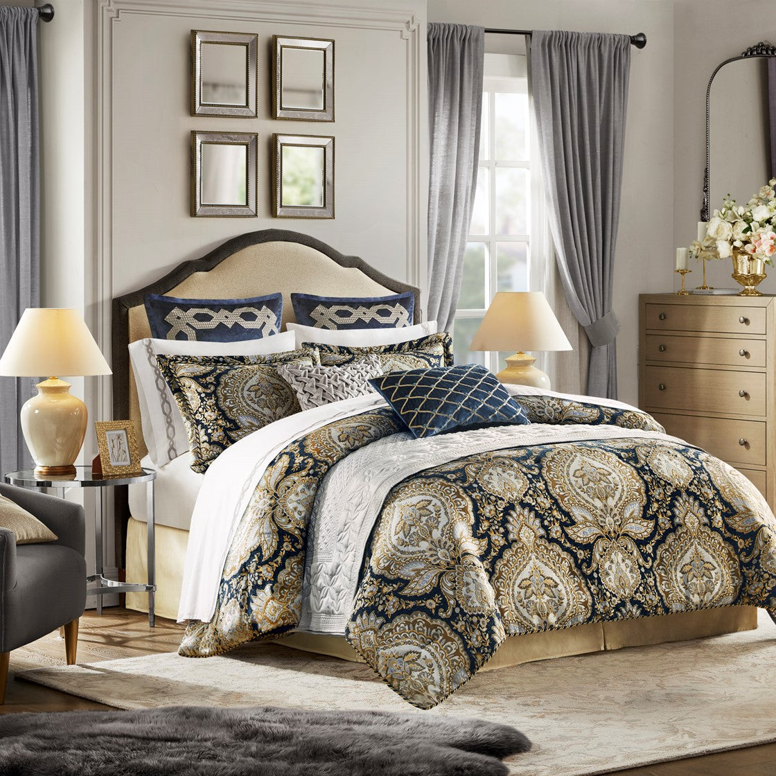 Versailles 3 Piece Grey Quilt Set